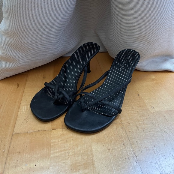 Le Chateau strappy kitten heel mules - Picture 4 of 5